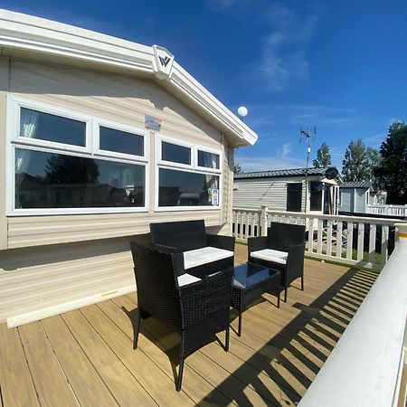 8 Bed Sun Decked Caravan Unlimited High Speed Wifi And Fun At Seawick Holiday Park Clacton-on-Sea Ngoại thất bức ảnh