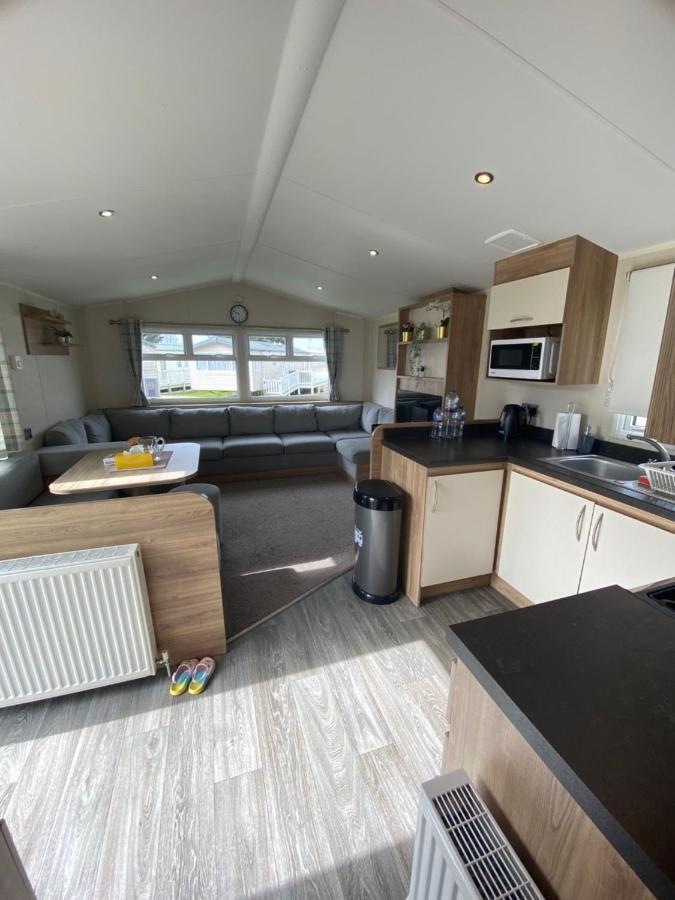 8 Bed Sun Decked Caravan Unlimited High Speed Wifi And Fun At Seawick Holiday Park Clacton-on-Sea Ngoại thất bức ảnh