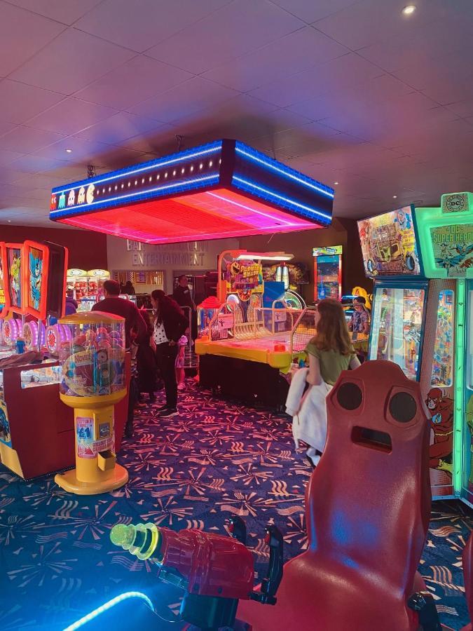 8 Bed Sun Decked Caravan Unlimited High Speed Wifi And Fun At Seawick Holiday Park Clacton-on-Sea Ngoại thất bức ảnh
