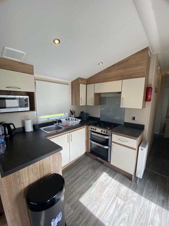 8 Bed Sun Decked Caravan Unlimited High Speed Wifi And Fun At Seawick Holiday Park Clacton-on-Sea Ngoại thất bức ảnh