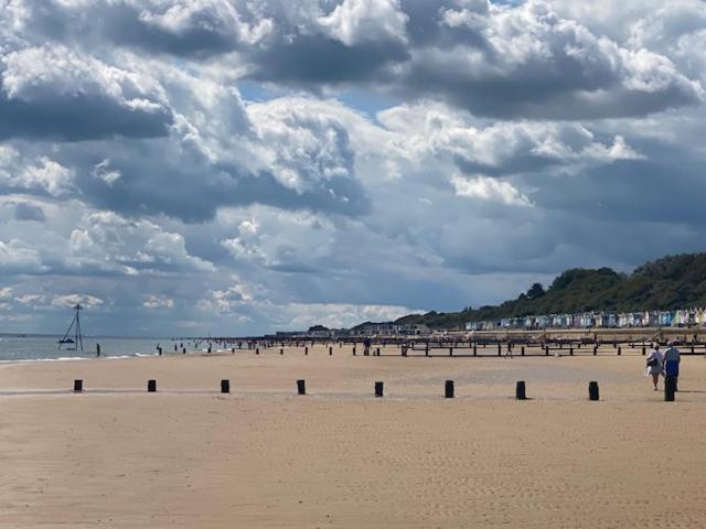 8 Bed Sun Decked Caravan Unlimited High Speed Wifi And Fun At Seawick Holiday Park Clacton-on-Sea Ngoại thất bức ảnh