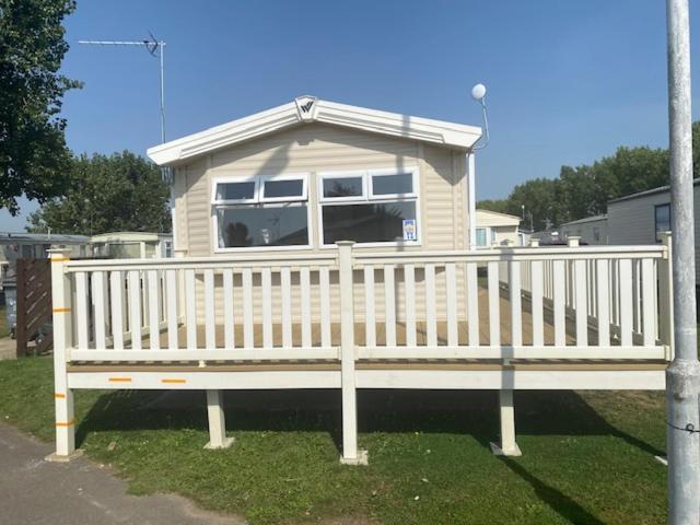 8 Bed Sun Decked Caravan Unlimited High Speed Wifi And Fun At Seawick Holiday Park Clacton-on-Sea Ngoại thất bức ảnh