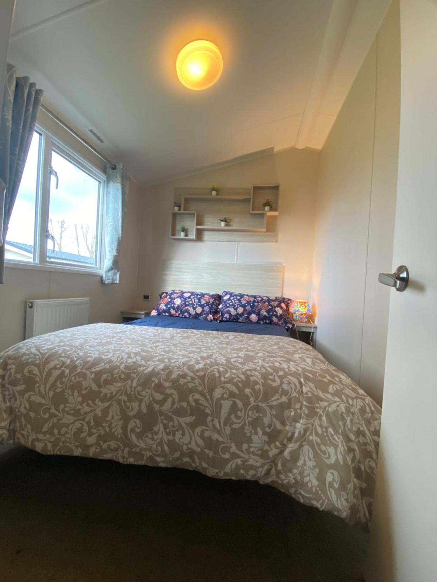 8 Bed Sun Decked Caravan Unlimited High Speed Wifi And Fun At Seawick Holiday Park Clacton-on-Sea Ngoại thất bức ảnh