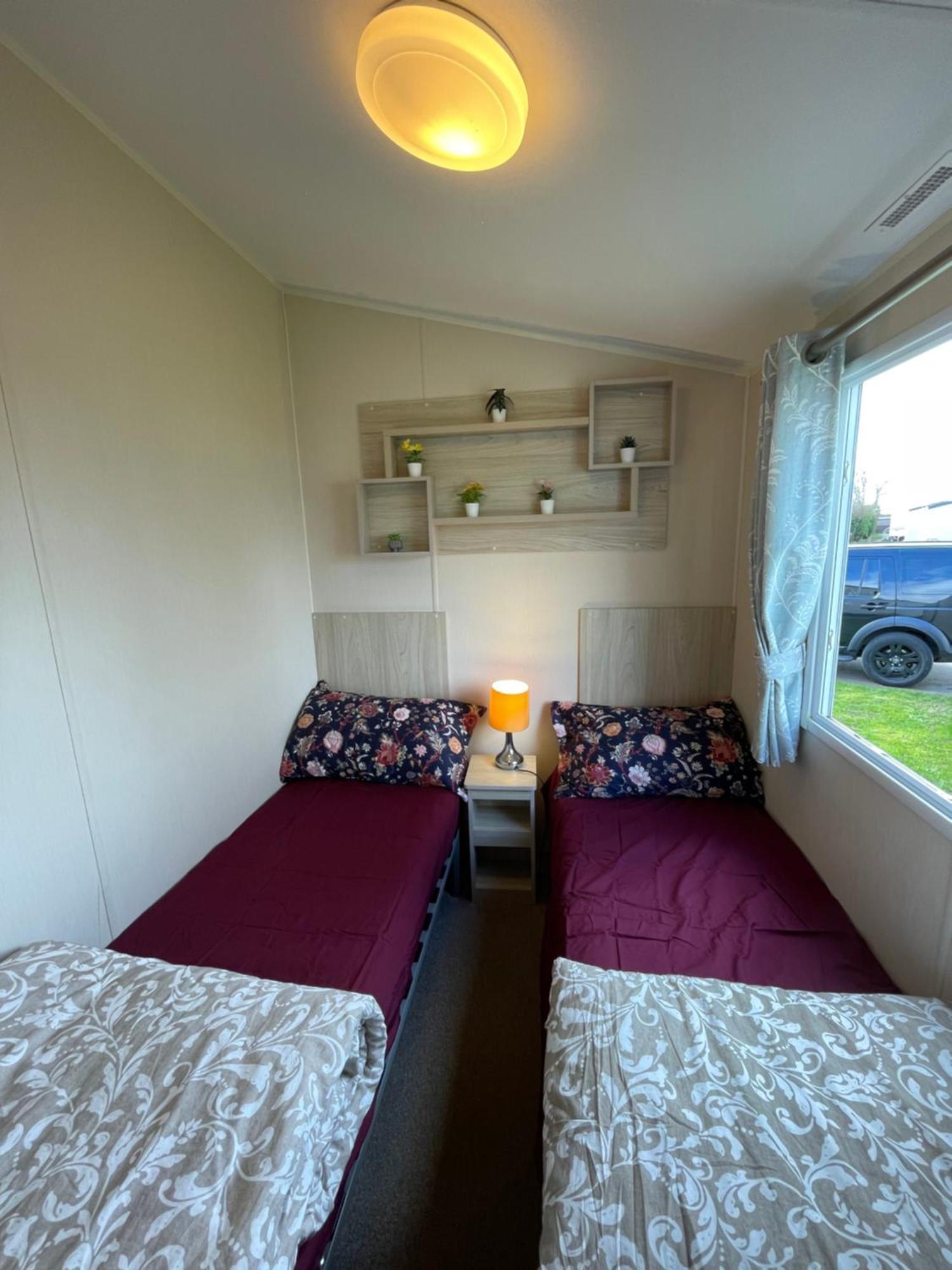 8 Bed Sun Decked Caravan Unlimited High Speed Wifi And Fun At Seawick Holiday Park Clacton-on-Sea Ngoại thất bức ảnh