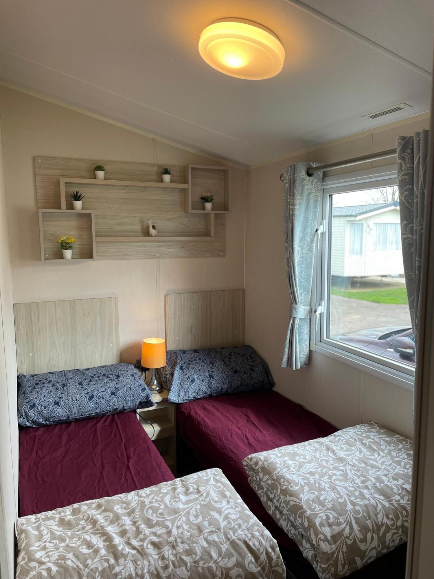 8 Bed Sun Decked Caravan Unlimited High Speed Wifi And Fun At Seawick Holiday Park Clacton-on-Sea Ngoại thất bức ảnh